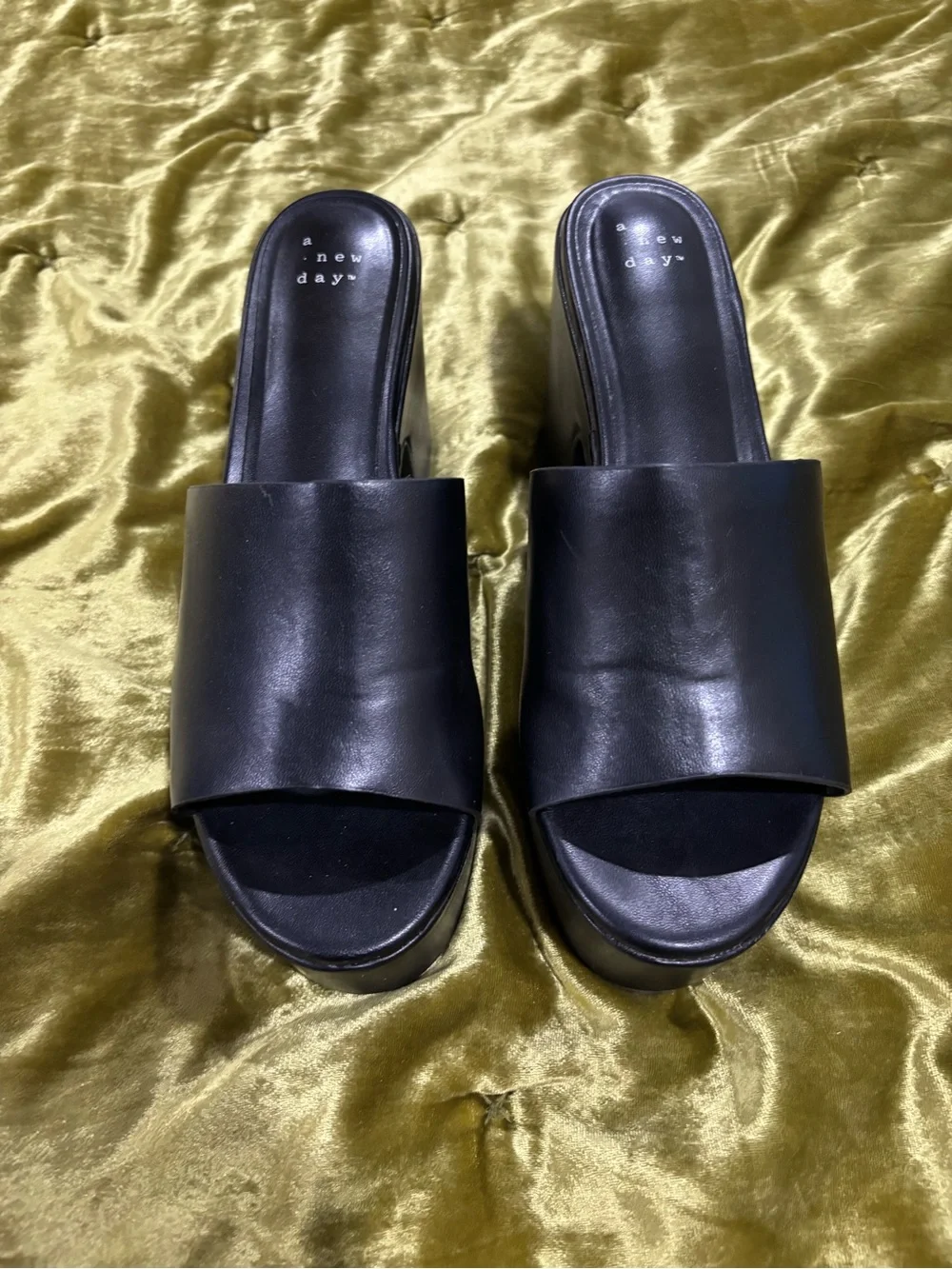 Platform open toe clogs in Black